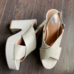 DV Dolce Vita
Cypress Platform Wedge Sandals